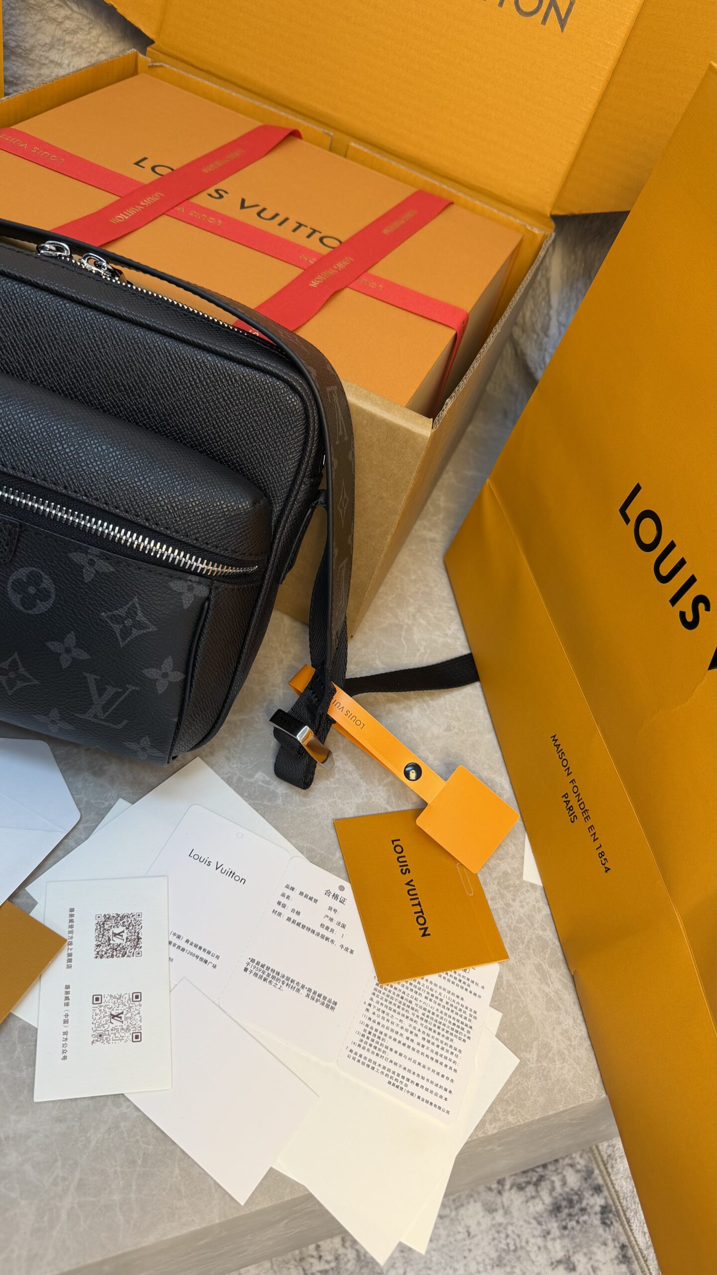 LOUIS VUITTON - SACS MESSENGER OUTDOOR