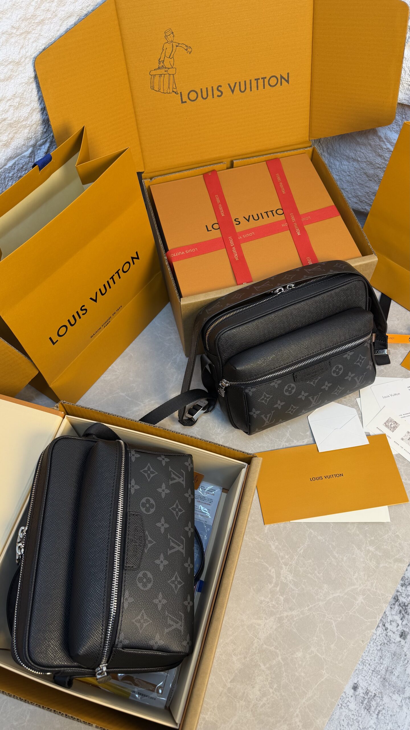 LOUIS VUITTON - SACS MESSENGER OUTDOOR