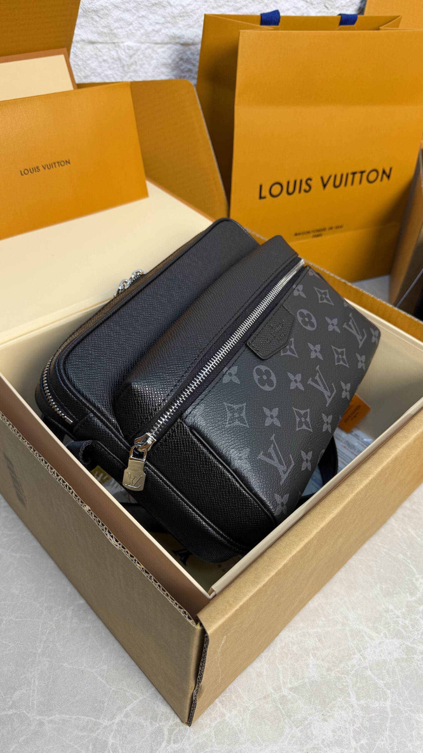 LOUIS VUITTON - SACS MESSENGER OUTDOOR