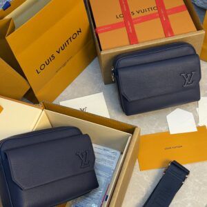 LOUIS VUITTON - SAC FASTLINE MESSENGER BLUE