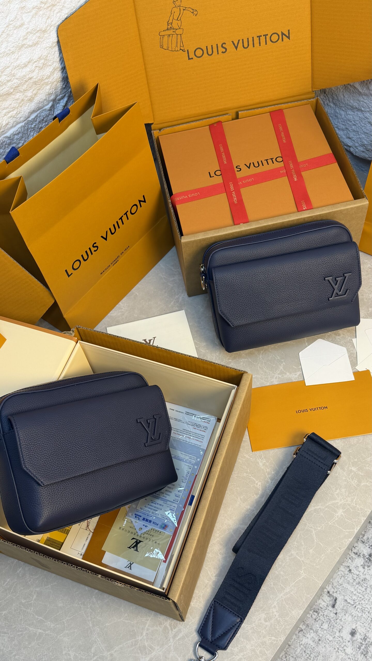 LOUIS VUITTON - SAC FASTLINE MESSENGER BLUE