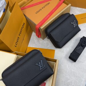 LOUIS VUITTON - FASTLINE BLACK