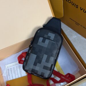 LOUIS VUITTON - AVENUE SLINGBAG PM